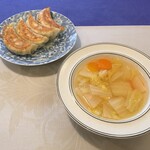 中華料理 おやき - この日の昼食はこれだけ