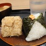 おむすび権米衛 - いぶりがっこチーズ玄米と紅さけ