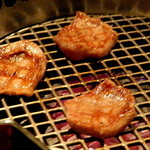 よろにく - 芯タン焼き中。