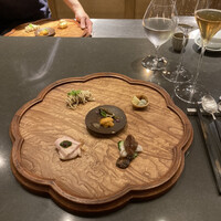 蓮 - 1. 冷鮑魚（鮑/うに/卵黄） 2. 皮蛋白和（パイナップル/ピータン/パニプリ） 3. 酔蛍烏賊（水蛸/蛍烏賊） 4.芽菜干絲（豆腐干/芽菜） 5.白油鶏（鶏モモ/肉/柴漬け）