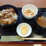 Hida Shou Kawa Onsen Ouka No Yu - 飛騨牛丼（小鉢、お漬物、お味噌汁付き）　1,400円