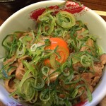 肉玉そば　おとど - 葱の雨あられ。