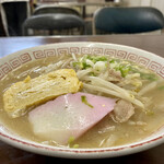松山市中央卸売市場たにもと - とんこつベースのスープです。