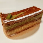 ピスタチオとバニラ、2種類のクリームをサンド♪ピスタチオ好き垂涎のミルフィーユ・ピスタ―シュ480円