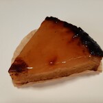 パティスリー ショコラトリー オーディネール - 柔らかく煮込んだ上品な甘味の洋梨に、しっとり贅沢な香りのクレームダマンドが抜群の相性！タルトブルダルー290円