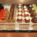パティスリー ショコラトリー オーディネール - 春ならではの苺スイーツや、ピスタチオフェアで華やかなショーケース（その2）