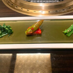 焼肉 銀座コバウ - キムチ盛り合わせ