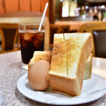 フラミンゴ - モーニングセット@税込600円：ドリンク代に、プラス100円すると【厚切りトースト＆ゆで玉子】を付けられます。