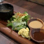 鉄板肉酒場 LOVE&29 - スープ、サラダ、ステーキソース