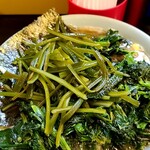 家系ラーメン ジェット家 - 中盛800円+ホウレン草100円+クキワカメ100円