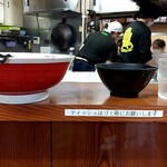 ラーメン二郎 亀戸店 - 若いアンチャンの２オペレーション