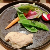 はっこく - □味噌とオリーブのバーニャカウダ
                    味噌の塩味が尖り気味です。