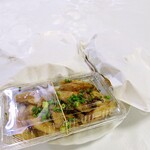 山形屋 - ごぼうの煮物390円と焼き鳥の包みｗ