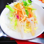 中国酒菜 味楽 - 選べるランチ定食・海老チリソース　７８０円（税込）サラダのアップ【２０２１年５月】