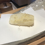 にい留 - 泥障烏賊 17日寝かせ
      →見るからにねっとり感を醸す泥障烏賊！予想通りの17日寝かせ♪これを芯まで温度は入れながら半生仕上げで！熱さの中に半生でねっとり感と甘みを増す泥障烏賊♪旨し！