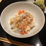 にい留 - 最近取り入れた天然製法のゆかりを使った事で天ばらは更に軽やかに…味噌汁や漬け物に一切口を付けるまでもなく一気に完食でした♫