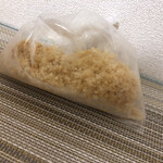 にい留 - 今回からお土産が…(^O^)／以前から「にい留」さんの揚げ玉貰えたらなぁ…って思っていました。すると今回揚げ玉がお土産に♫おうちでにい留！有難うございました(^O^)／