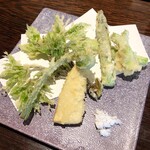 蕎麦 蘇枋 - 春野菜と山菜の天ぷら ¥1045