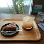 映水庵 - キッシュと桃のジュース