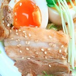 Tonkatsu Sada - バラ肉使用のチャーシュー
                        煮玉子は黄身トロトロ