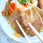 Tonkatsu Sada - 厚さは約５mmほど
                        箸でも切れる柔らかさ