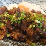 Wakaba - 牛すじと熟成黒にんにく煮込み丼