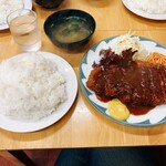 味一 - 　黒豚のロースカツ定食920円
      　　ご飯大盛り＋60円　税込み