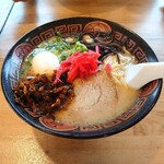 Umai ken - ラーメン。味付たまご、辛子高菜トッピング！