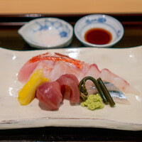 悠々 - お造り盛り合わせ 鯛 石鯛 金目鯛 鮪 細魚
