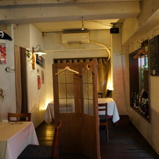 ゆとりのあるテーブル席