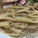 自家製麺 ラーメンＫ - 自家製平打ち麺アップ