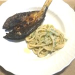 La Brianza - まるごとの自家製鮎開き炭火焼きにクリームソーススパゲットーニ、鮎の身とパスタを混ぜていただきます。鮎の淡白さが、いい感じにクリームソースと合う。クリームソースに混ざってるパセリが香りを加えててまた素敵