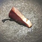 La Brianza - 新潟県産ぶり付け焼き鮎魚醤ソーテルヌ。イタリアン版の照り焼きが感じられる香り風味、でも火入れはレアでしっとりと漬け風のねっとり食べ口。皮目の香ばしい焼きの香りも絶妙とにかくおいしいわぁ～♡(≧▽≦)