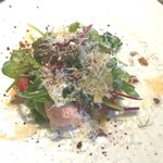 La Brianza - 30種類以上の素材たちのサラダ。どこを食べても違う美味しさ味わい、素材やペーストやパウダーとソース。玉手箱　一つ一つの素材が手間隙かけて下ごしらえされていて、きれいに盛り付けられるプロの技！！