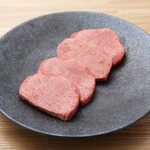 荻窪焼肉 さく - 名物！厚切りタン塩