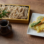 蕎麦で〆る和食居酒屋 実乃里 - 大海老と野菜の天せいろ蕎麦