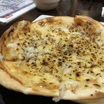 林屋 - しらすと玉ねぎの和風ピザ　480円