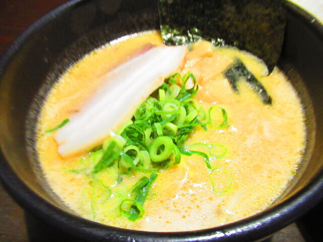 ランチで 味玉味噌ラーメン８８０円 などを いただいて らあめん がんてつラソラ札幌店 は 北海道産のげん骨 に拘った地元札幌のラーメン専門店 平日ランチは 小ライスか麺大盛が無料サービスです By 食べ過ぎ太り過ぎ らあめん がんてつ ラソラ札幌店