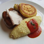 ラ メゾン ドゥ グラシアニ - 神戸ポークの自家製ソーセージとハム パイヤッソン(じゃが芋の料理) 婦木農場の卵をお好みのスタイルで