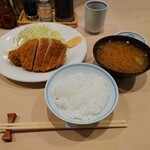 すぎ田 - とんかつロース、ご飯、豚汁（2,200円、300円、200円）