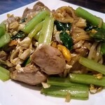 Manee Thai - パッシーユ（タイ風焼きそばの黒醤油風味）980円