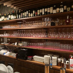 ワイン＆イタリアン baits - 壁面