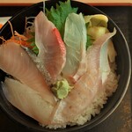 Uogashi Shokudou Hamakura - 地魚丼　1,200円