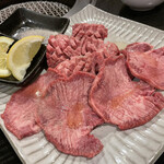 ホルモン・焼肉 輪 - 