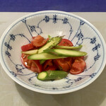 KINOKUNIYA - 生アスパラガスとフルーツトマトのサラダ