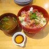 福郎 - 福郞丼(並)小鉢、サラダ、味噌汁付き。最後に出し茶漬け用のお出汁が出ます。1000円税込
