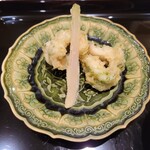 日本料理 晴山 - 伝助穴子のあおさ揚げ 谷中生姜 出汁入り温泉卵