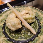 日本料理 晴山 - 伝助穴子のあおさ揚げ 谷中生姜 出汁入り温泉卵