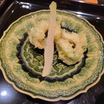 日本料理 晴山 - 伝助穴子のあおさ揚げ 谷中生姜 出汁入り温泉卵