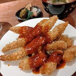 粋なご飯と粋な酒 蒼馬 - エビフライではありません。チリソースかかってます